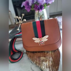 Fashion Adjustable Strap Crossbody (Like-new)